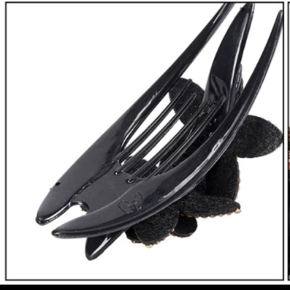 This absolutely stunning new hairclip is handmade with crystals and rhinestones - Picture 2 of 4